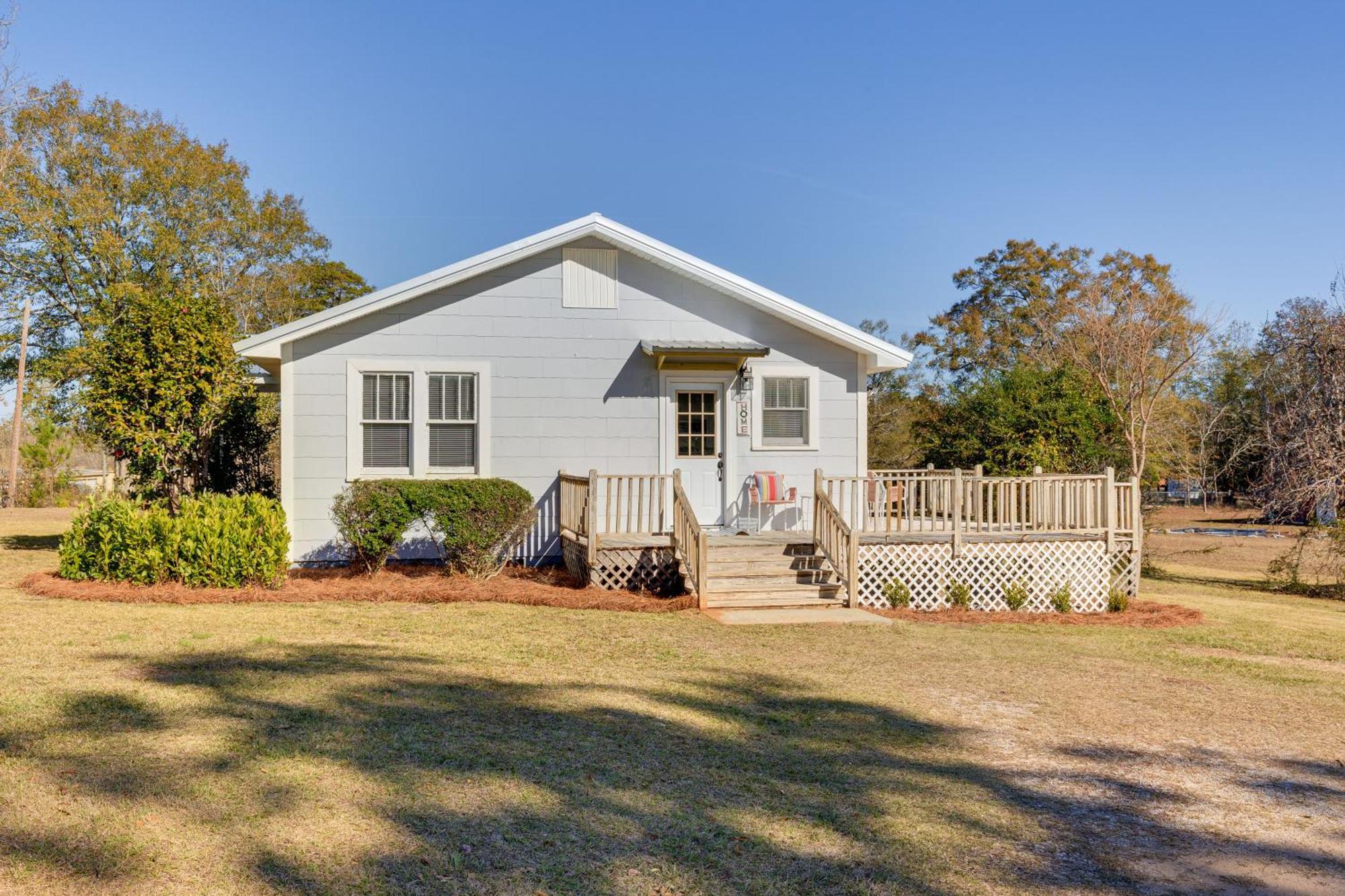 Quiet Grove Hill Cottage With Wraparound Deck! المظهر الخارجي الصورة