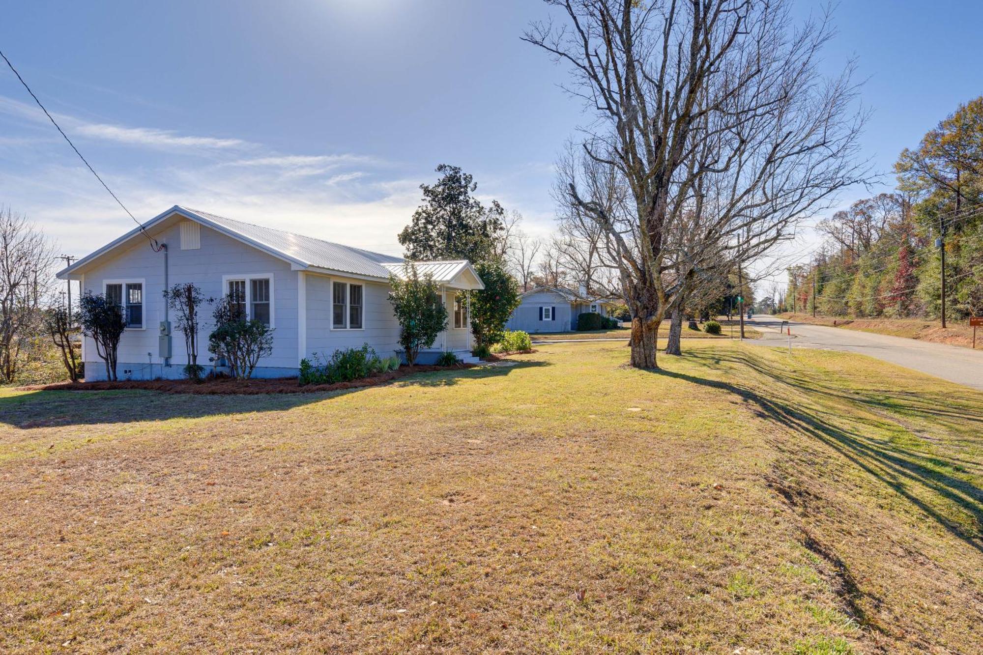 Quiet Grove Hill Cottage With Wraparound Deck! المظهر الخارجي الصورة