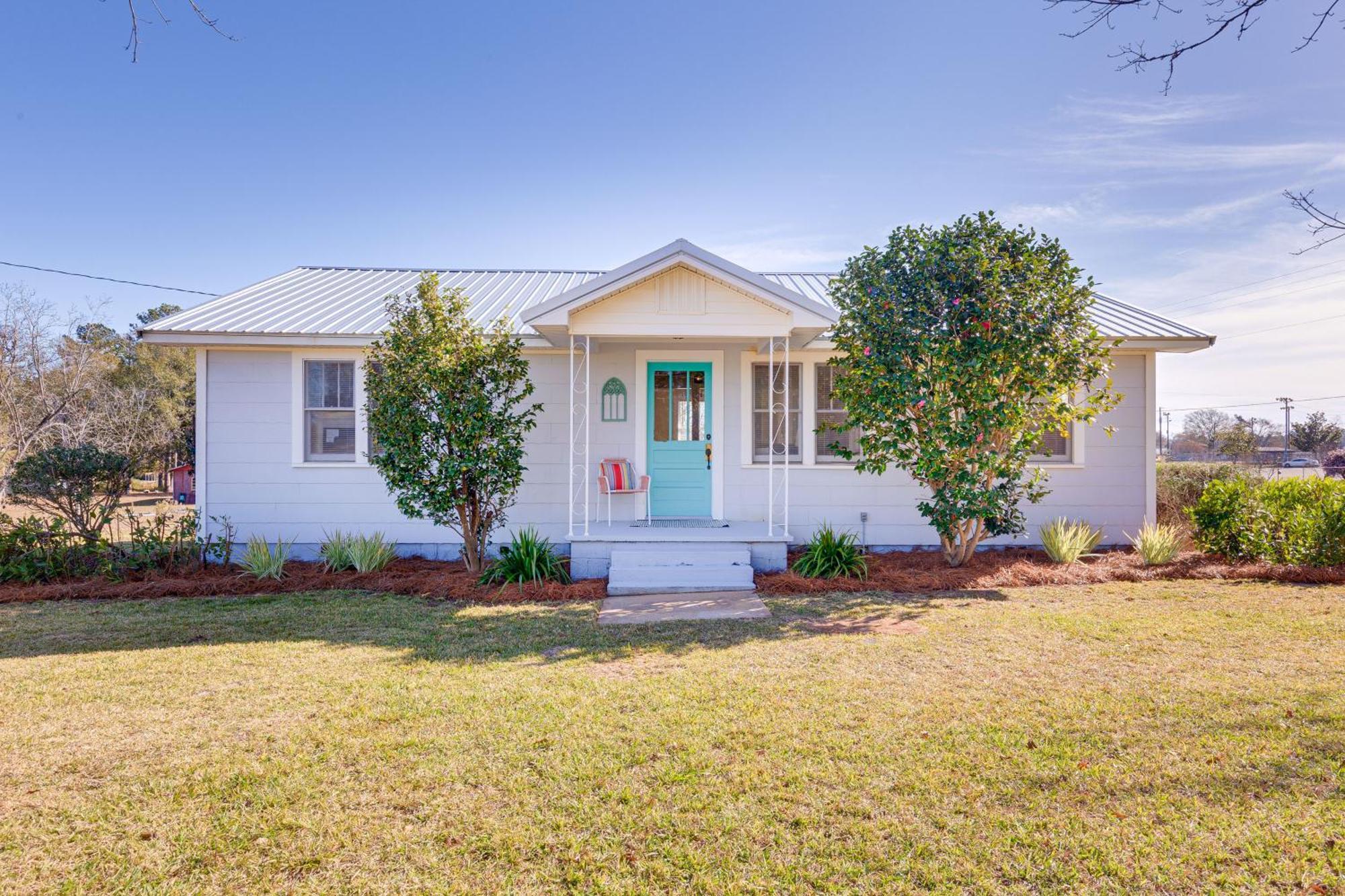 Quiet Grove Hill Cottage With Wraparound Deck! المظهر الخارجي الصورة