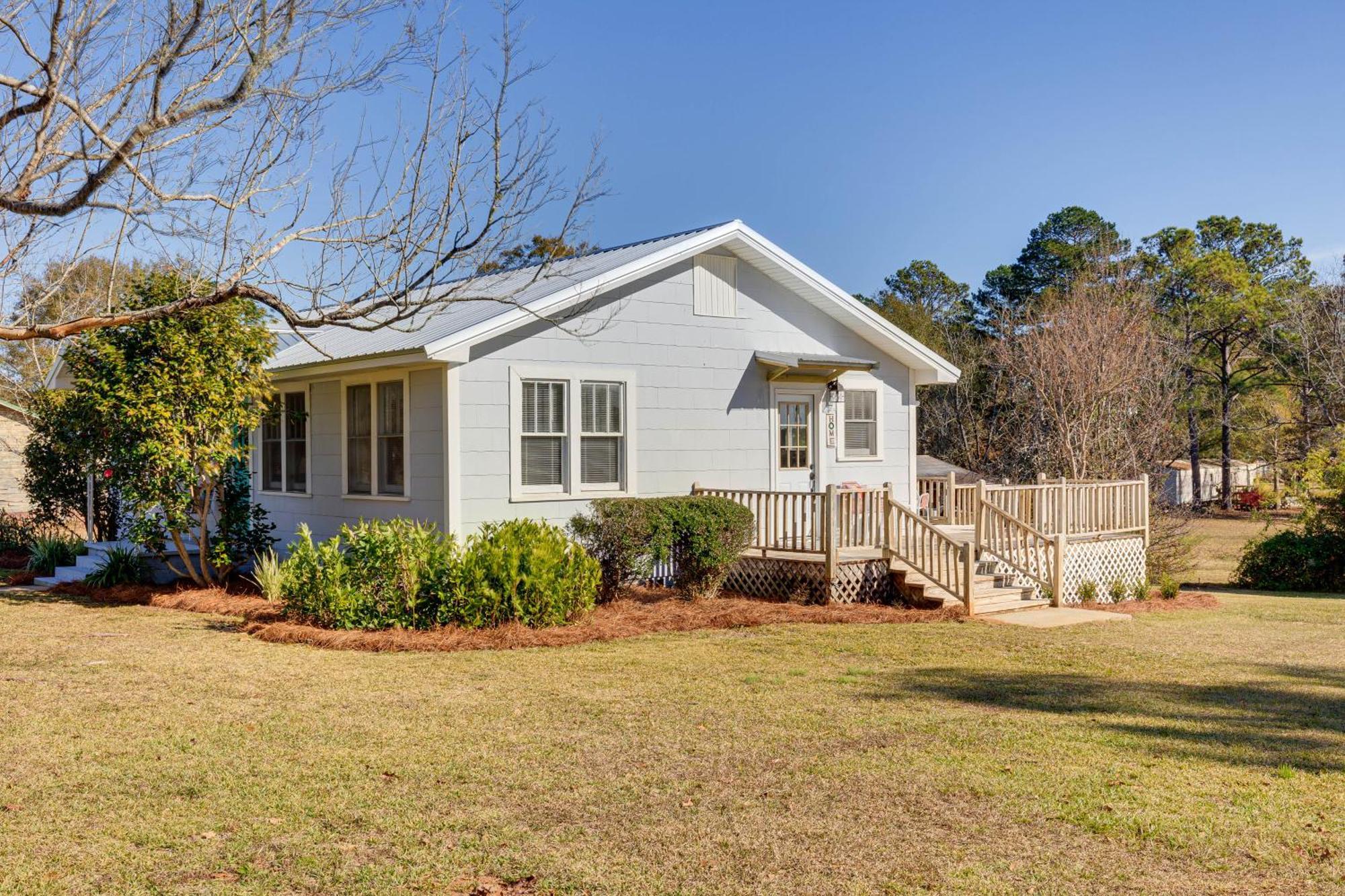 Quiet Grove Hill Cottage With Wraparound Deck! المظهر الخارجي الصورة