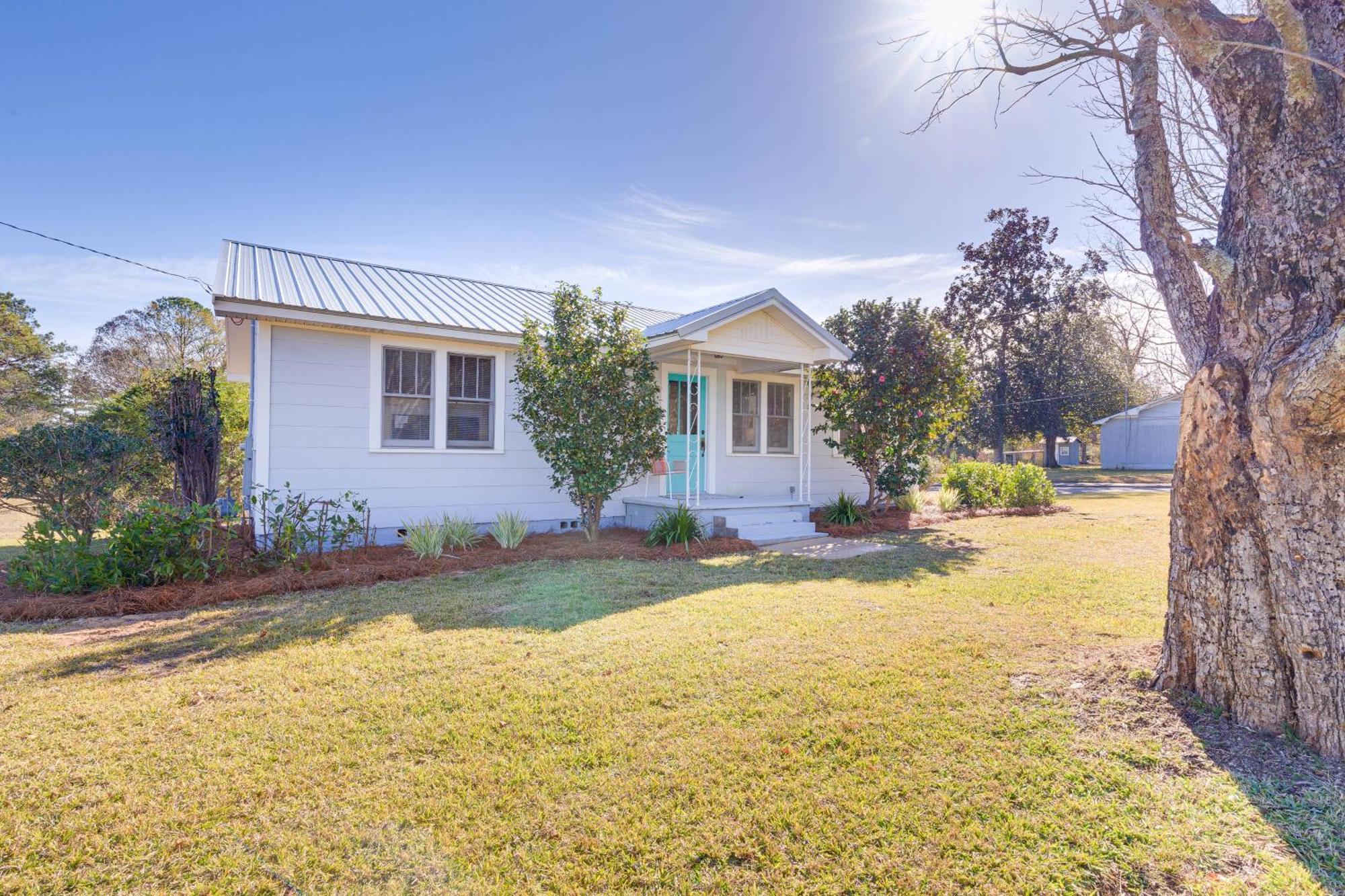 Quiet Grove Hill Cottage With Wraparound Deck! المظهر الخارجي الصورة